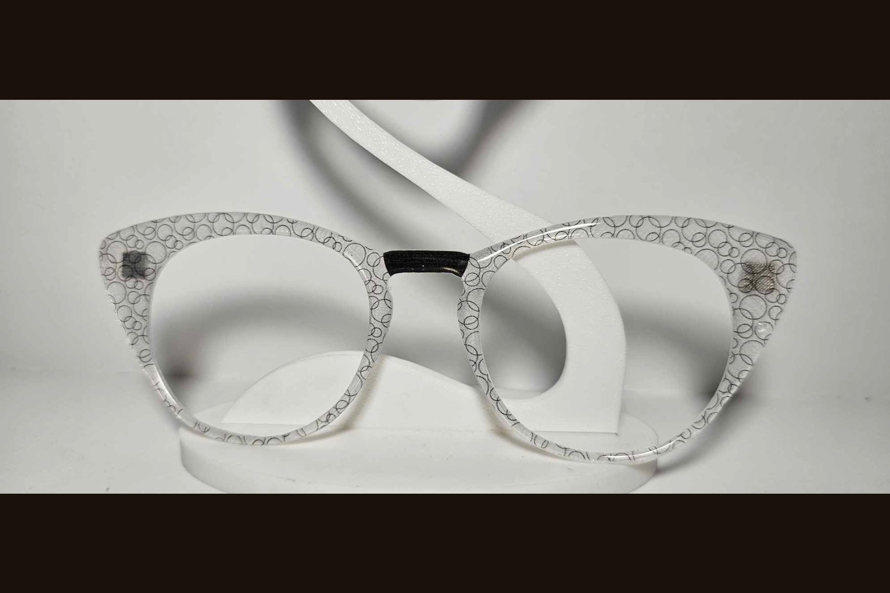 R23 Translucent Black n White Bubbles