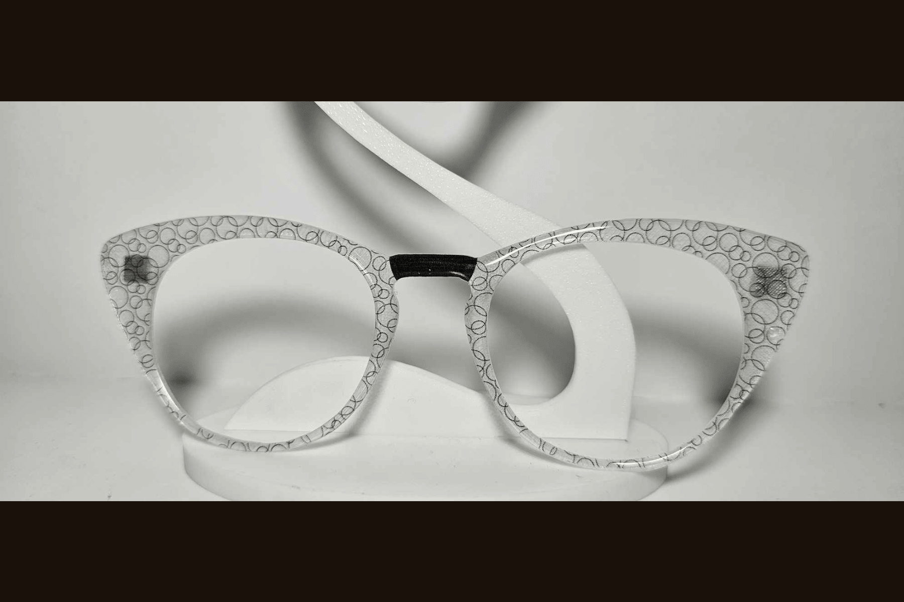 Black n White Bubbles - R3dvelvetee