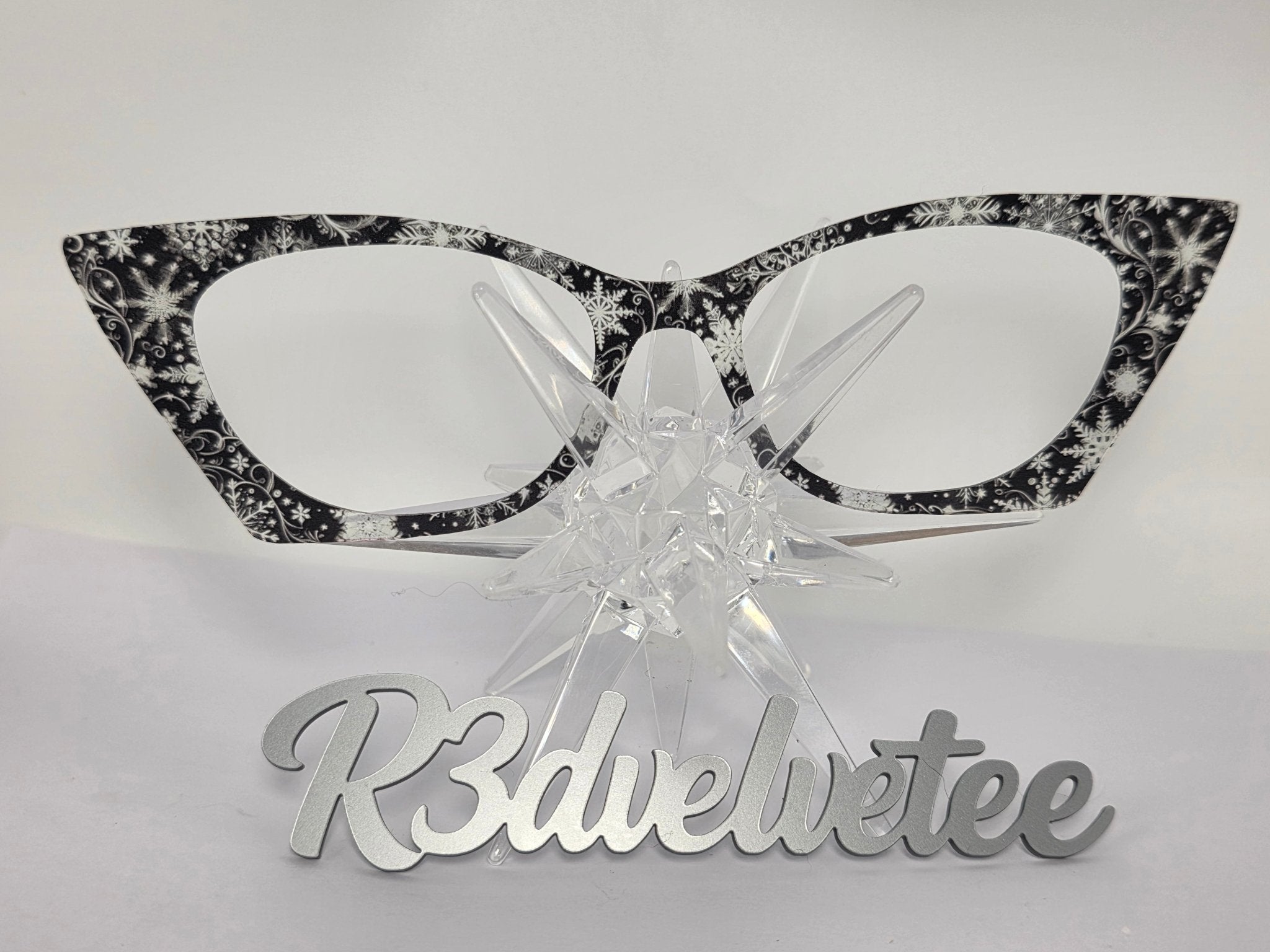Monochrome Snowflakes - R3dvelvetee