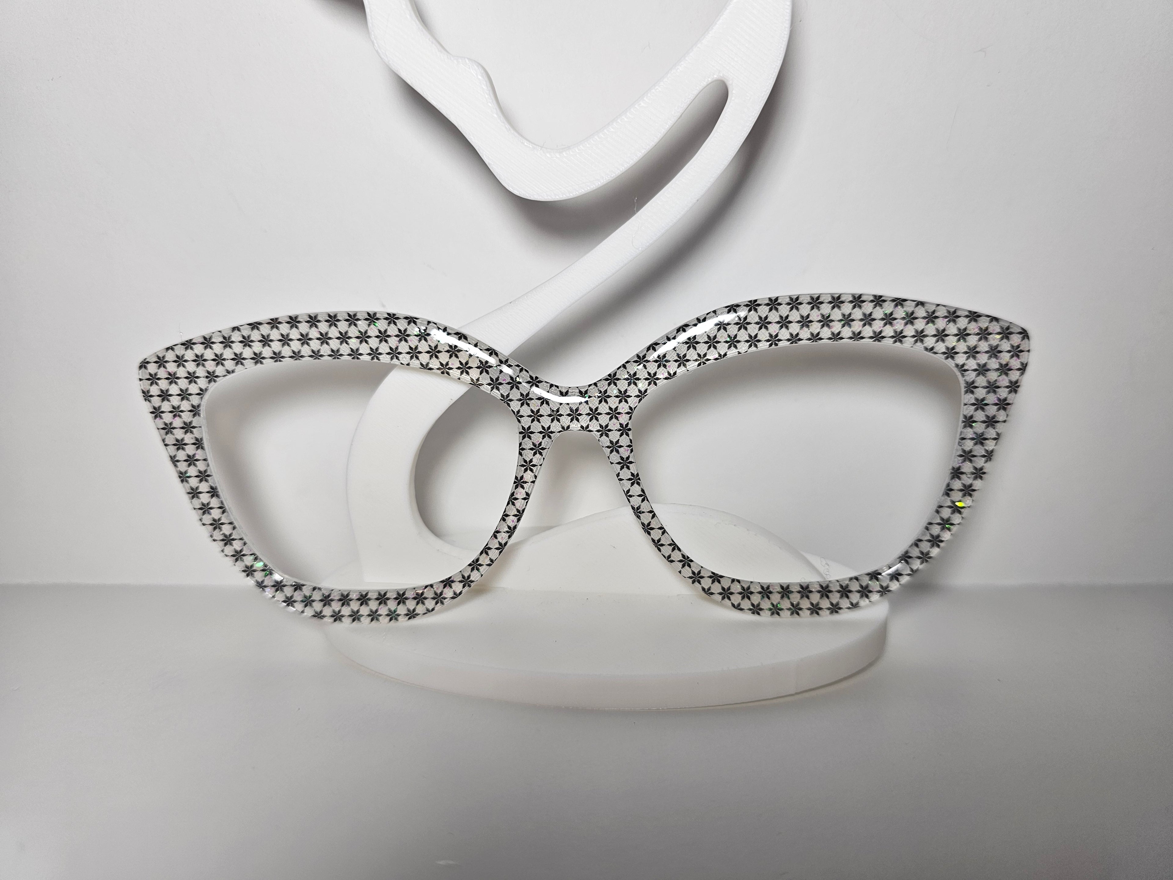R26 Translucent Geo Flakes