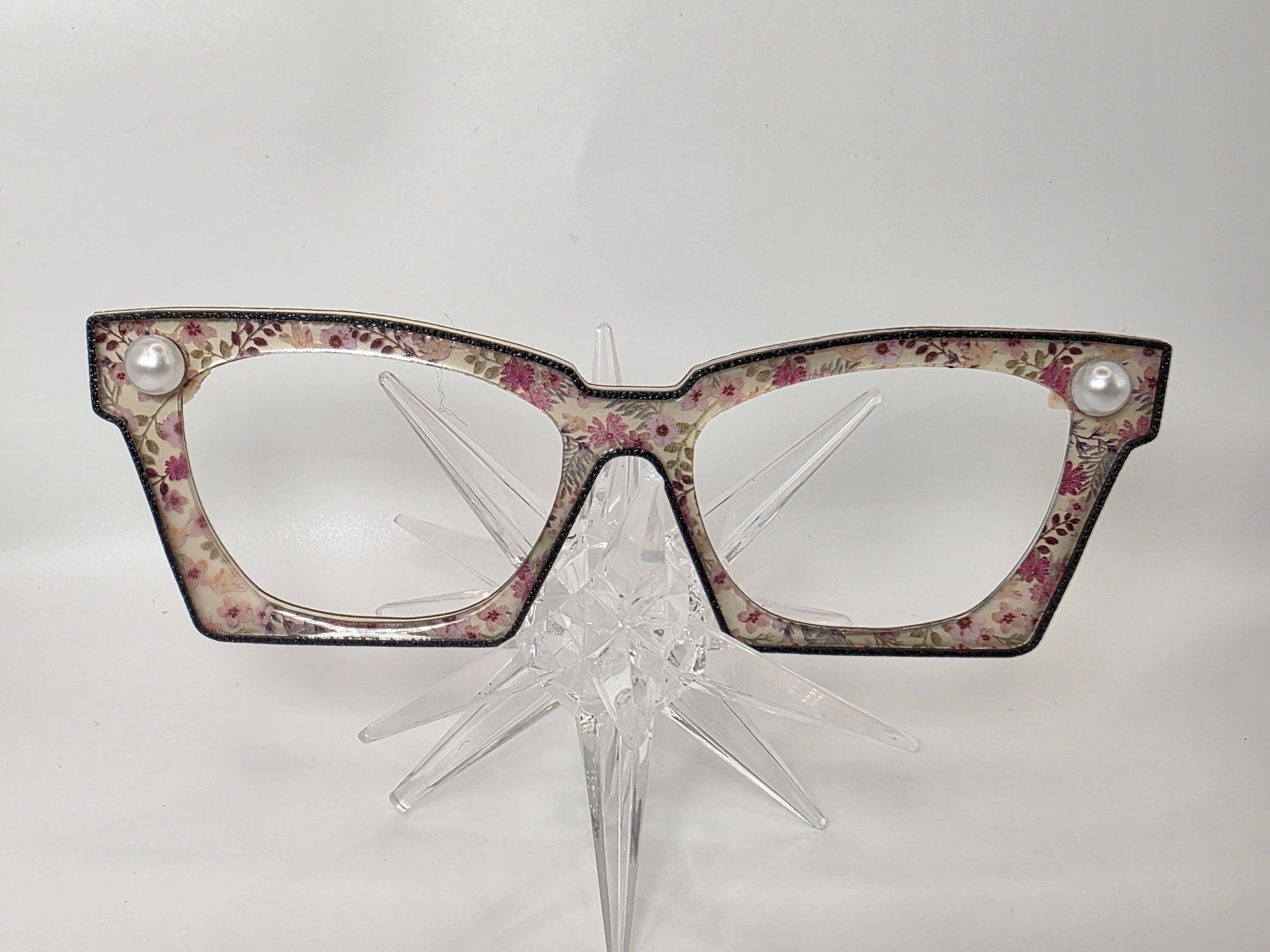 The Edge Caché - R3dvelvetee